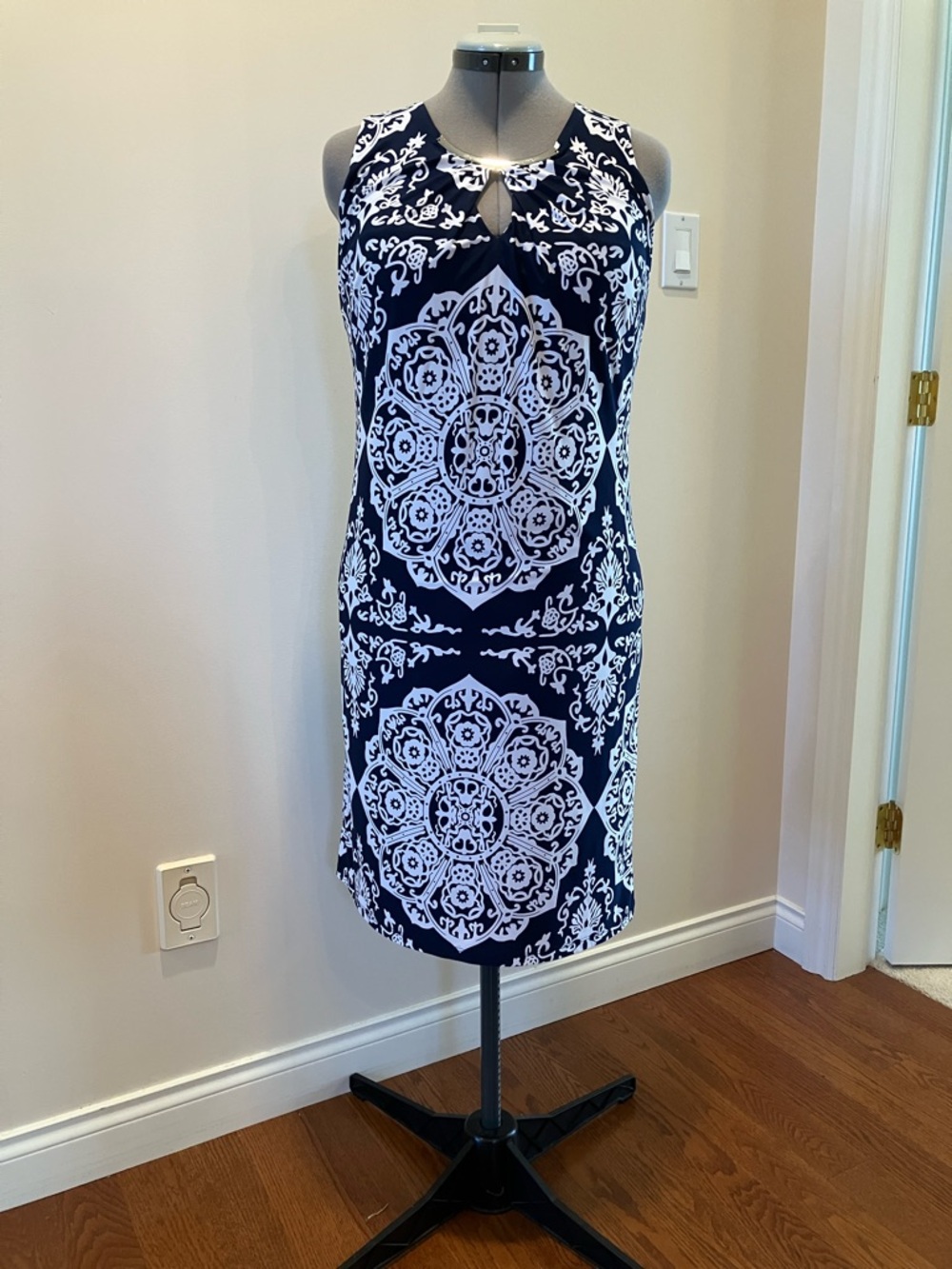 INC sleeveless summer dress, metal detail, medallion print, blue & white, M